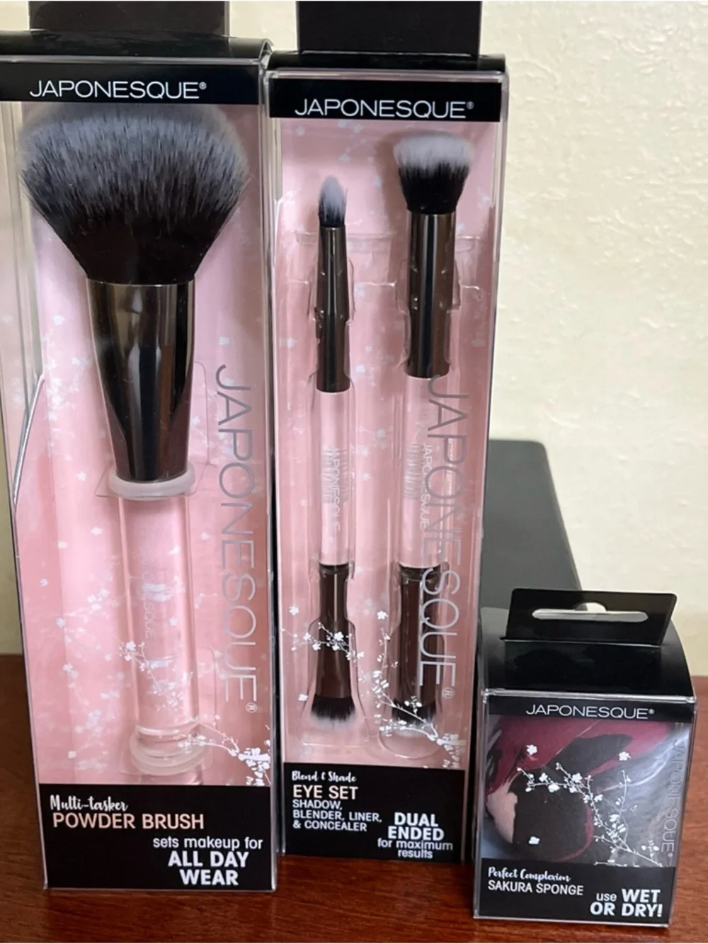 Japonesque makeup brush lot and Sakura sponge